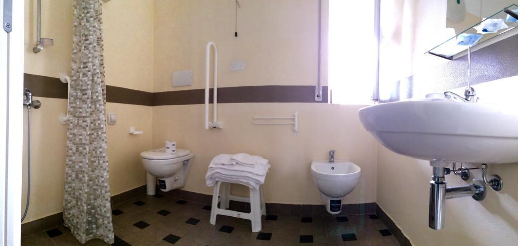 מרינה די צ'צ'ינה Lungomare Hotel מראה חיצוני תמונה