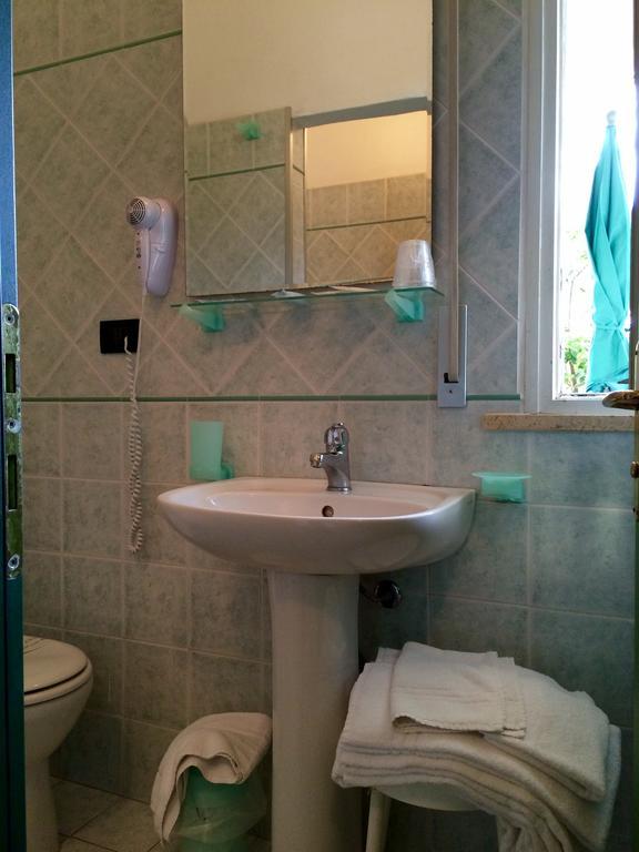 מרינה די צ'צ'ינה Lungomare Hotel מראה חיצוני תמונה